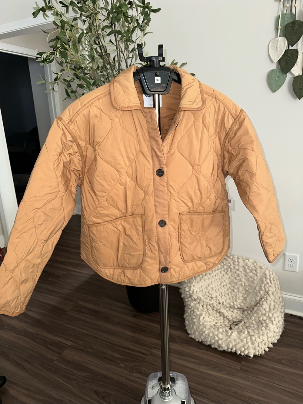 Old Navy Quilted Puffer Jacket in Camel